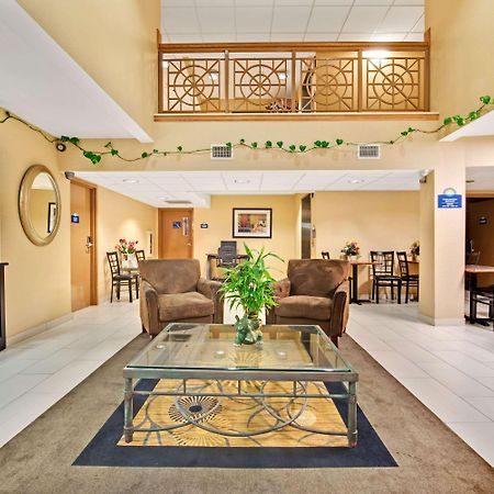 Days Inn & Suites By Wyndham Desoto Εξωτερικό φωτογραφία