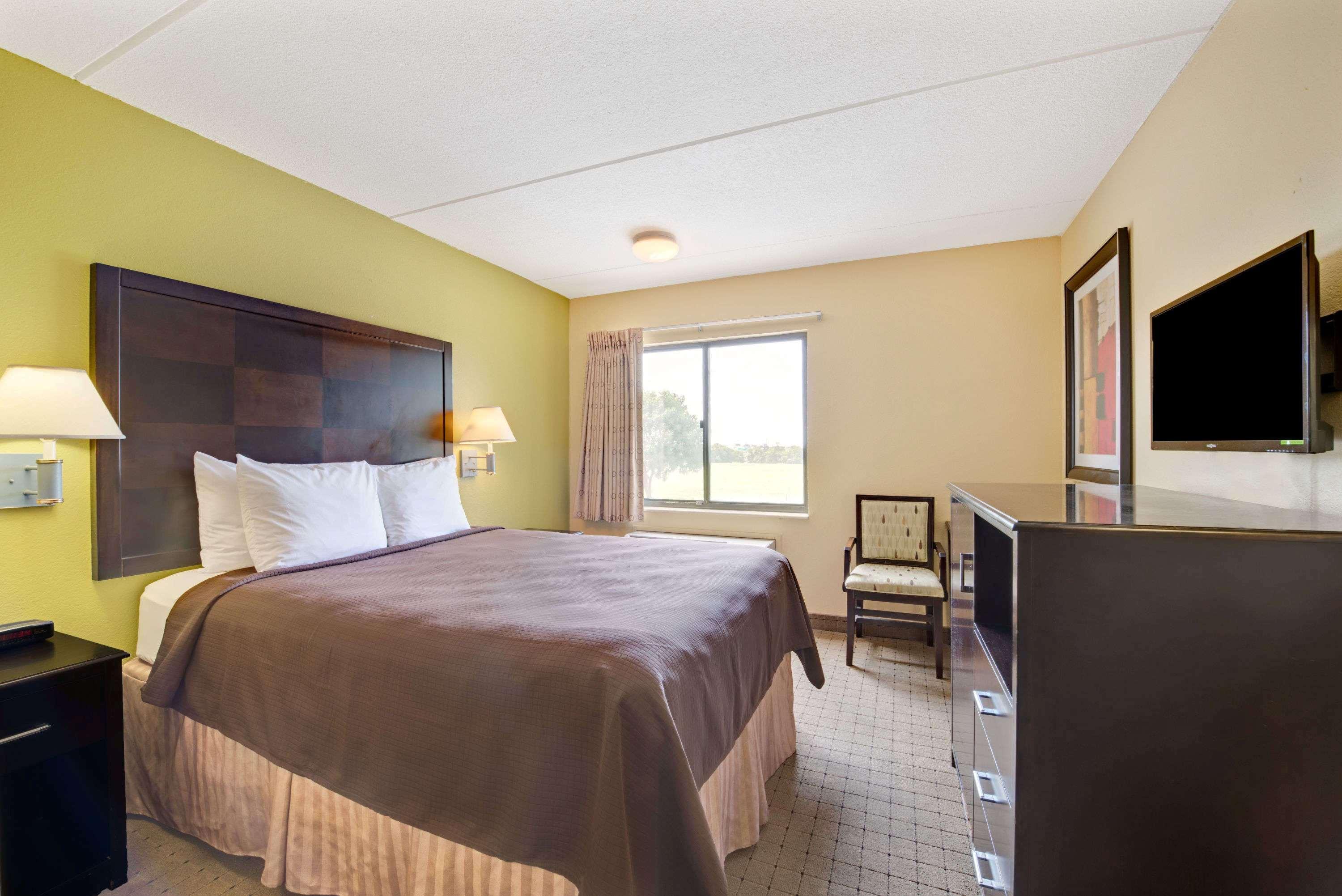 Days Inn & Suites By Wyndham Desoto Εξωτερικό φωτογραφία