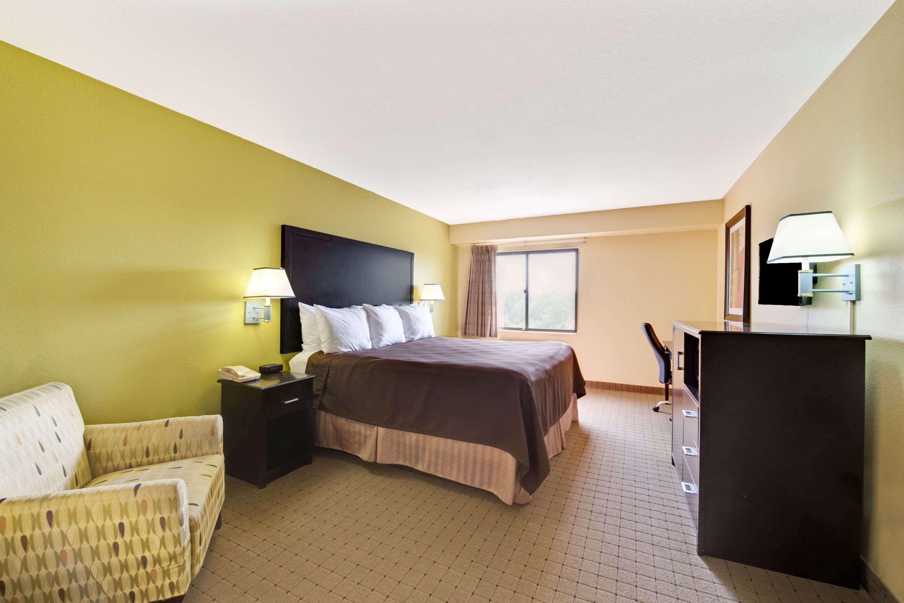 Days Inn & Suites By Wyndham Desoto Εξωτερικό φωτογραφία