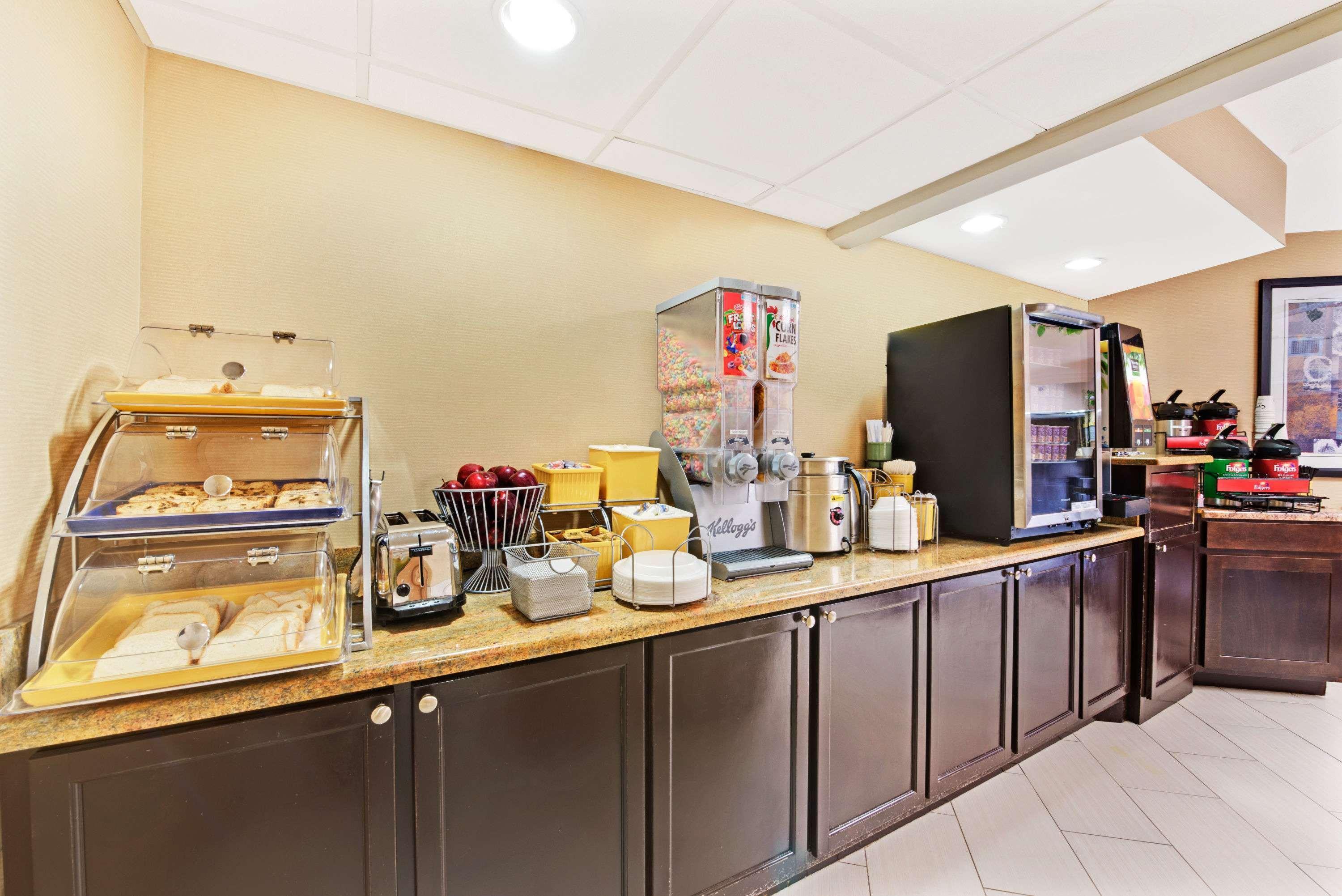 Days Inn & Suites By Wyndham Desoto Εξωτερικό φωτογραφία