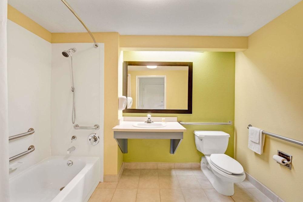 Days Inn & Suites By Wyndham Desoto Εξωτερικό φωτογραφία